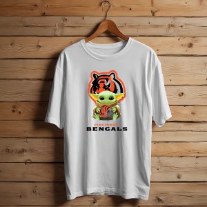 Baby Yoda Cincinnati Bengals Helmet Hug With Tiger T-Shirt
