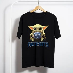 Baby Yoda Hug New England Patriots T-Shirt