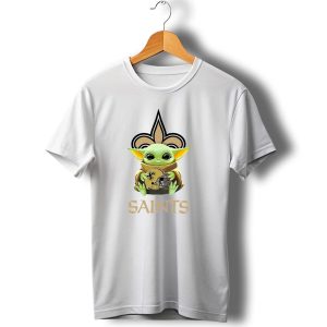 Baby Yoda Saints Helmet Hug With New Orleans Saints T Shirt