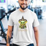 Baby-Yoda-Saints-Helmet-Hug-With-New-Orleans-Saints-T-Shirt-1_t-shirt-3_4