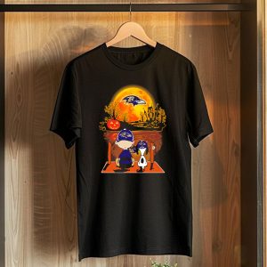 Baltimore Ravens Snoopy and Charlie Brown Halloween Moon Pumpkin Scene T-Shirt