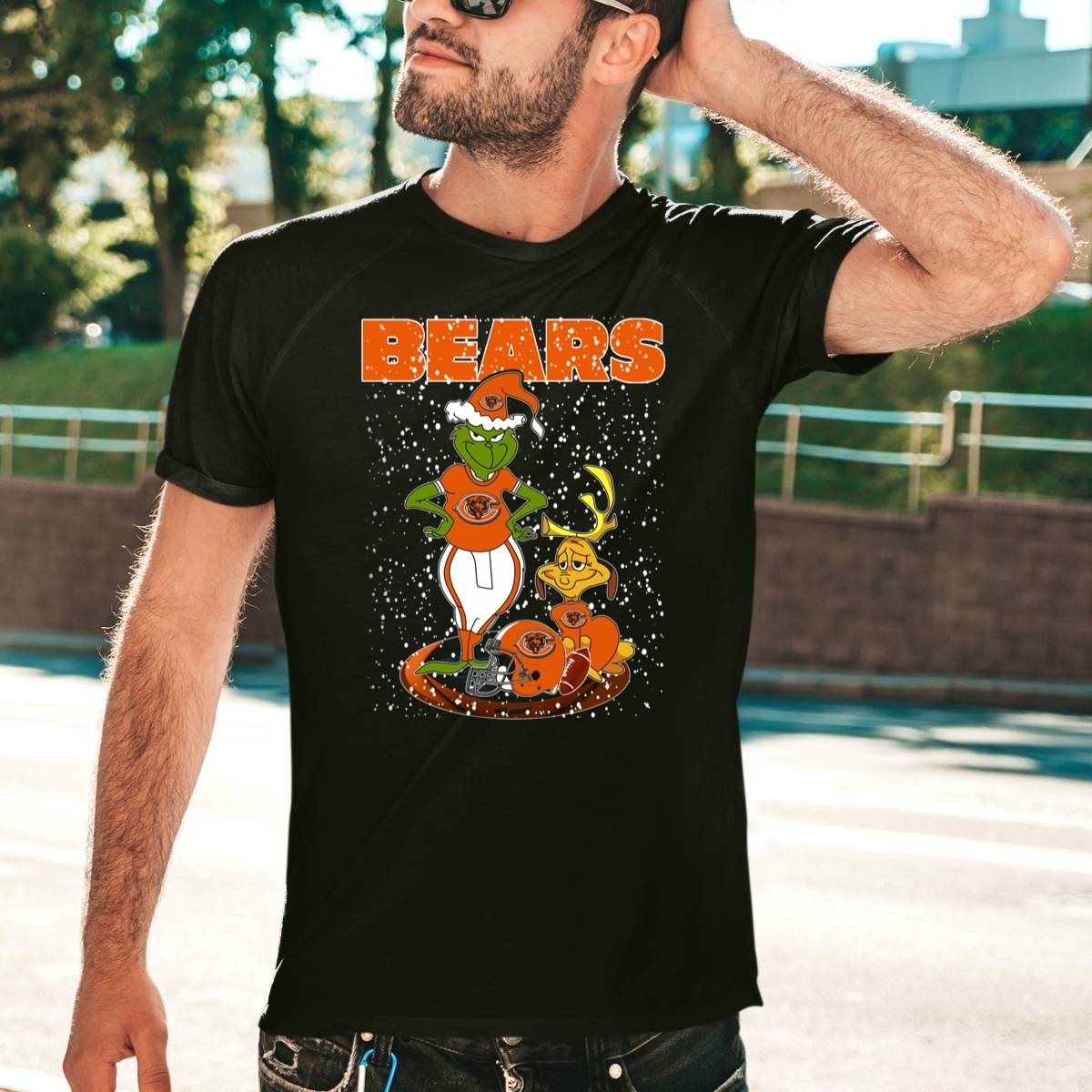 Bears-Grinchxmas-Chicago-Bears-Football-Helmet-And-Santa-Hat-T-Shirt-1_t-shirt-4_5