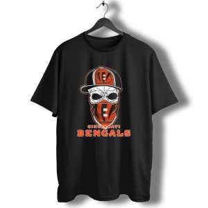 CINCINNATI BENGALS Skull Wearing Logo Hat and Bandana T-Shirt