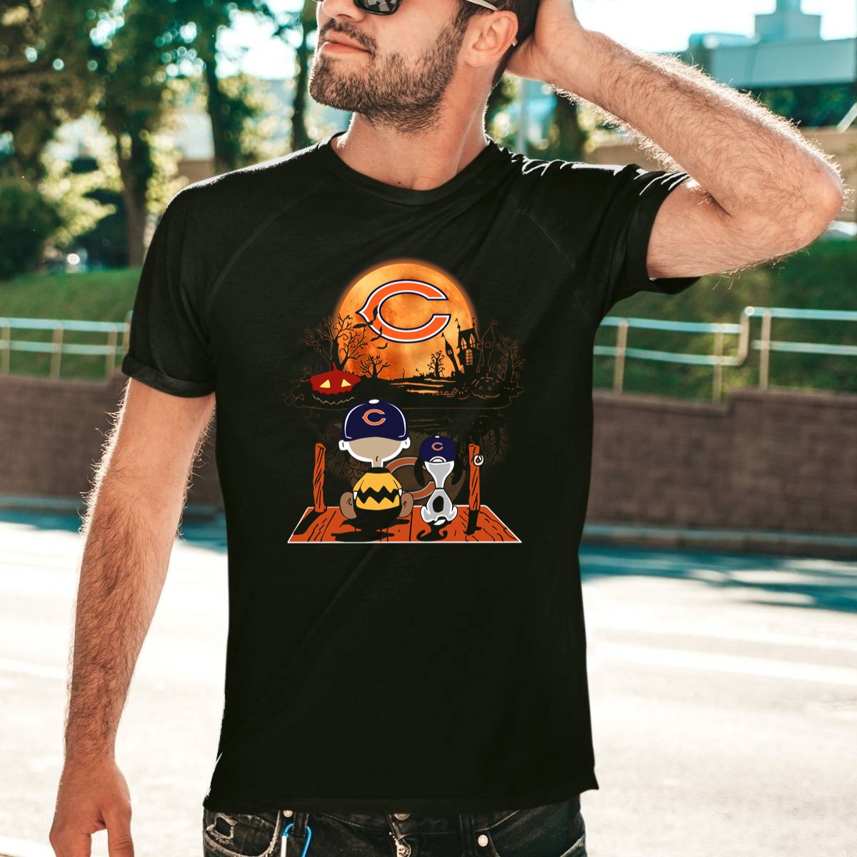 Charlie-Brown-Snoopy-Chicago-Bears-Halloween-Moon-Scene-T-Shirt-1_t-shirt-4_5