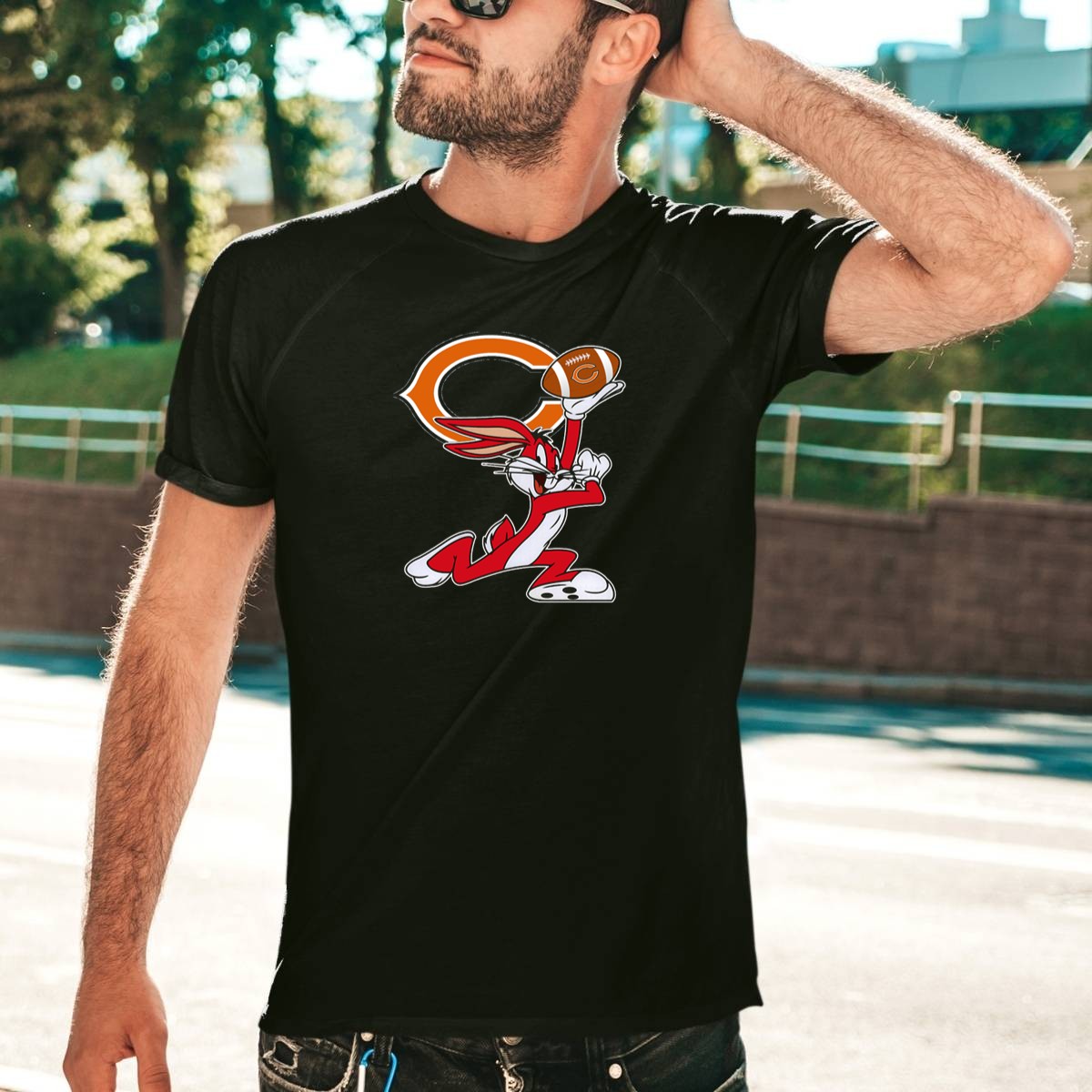 Chicago-Bears-Bugs-Bunny-Chiefs-Football-T-Shirt-1_t-shirt-4_5