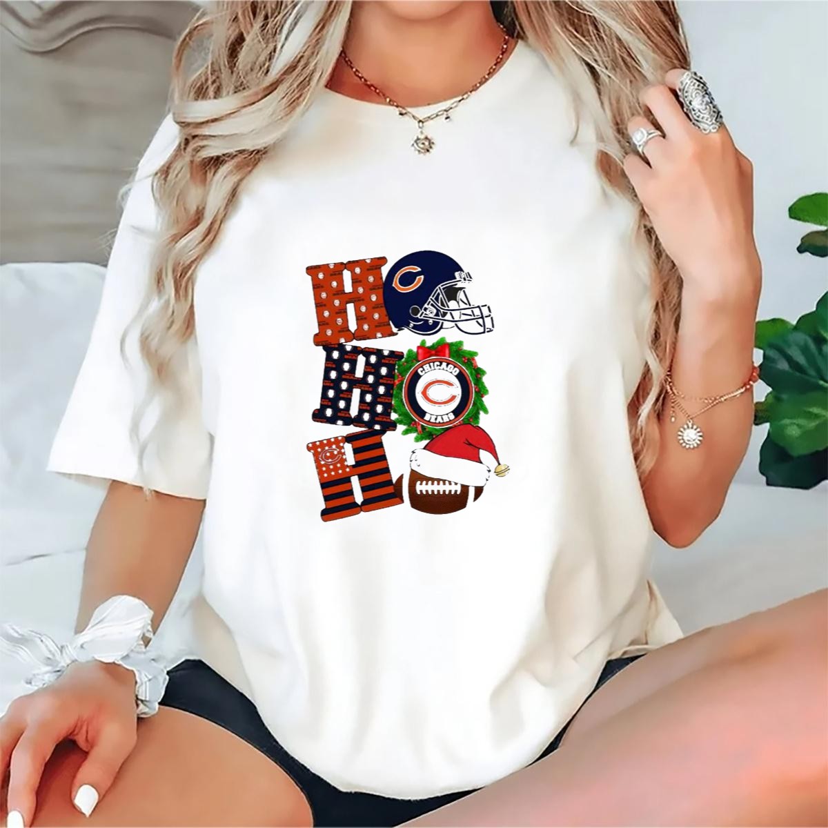 Chicago-Bears-Ho-Ho-Ho-Merry-Christmas-Football-Helmet-Wreath-Santa-Hat-T-Shirt-1_t-shirt-1_2