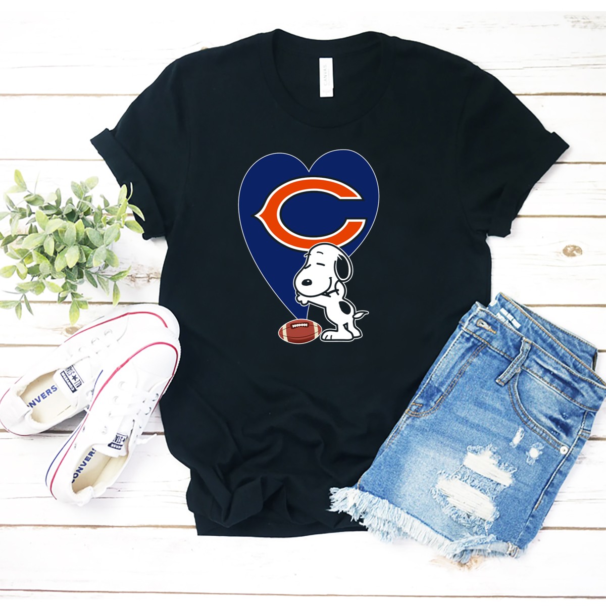 Chicago-Bears-Snoopy-Hug-Heart-Football-T-Shirt-1_t-shirt-2_3
