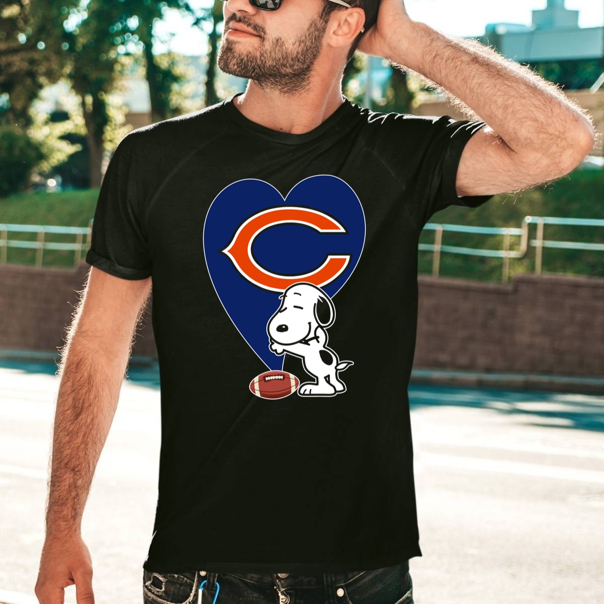 Chicago-Bears-Snoopy-Hug-Heart-Football-T-Shirt-1_t-shirt-4_5