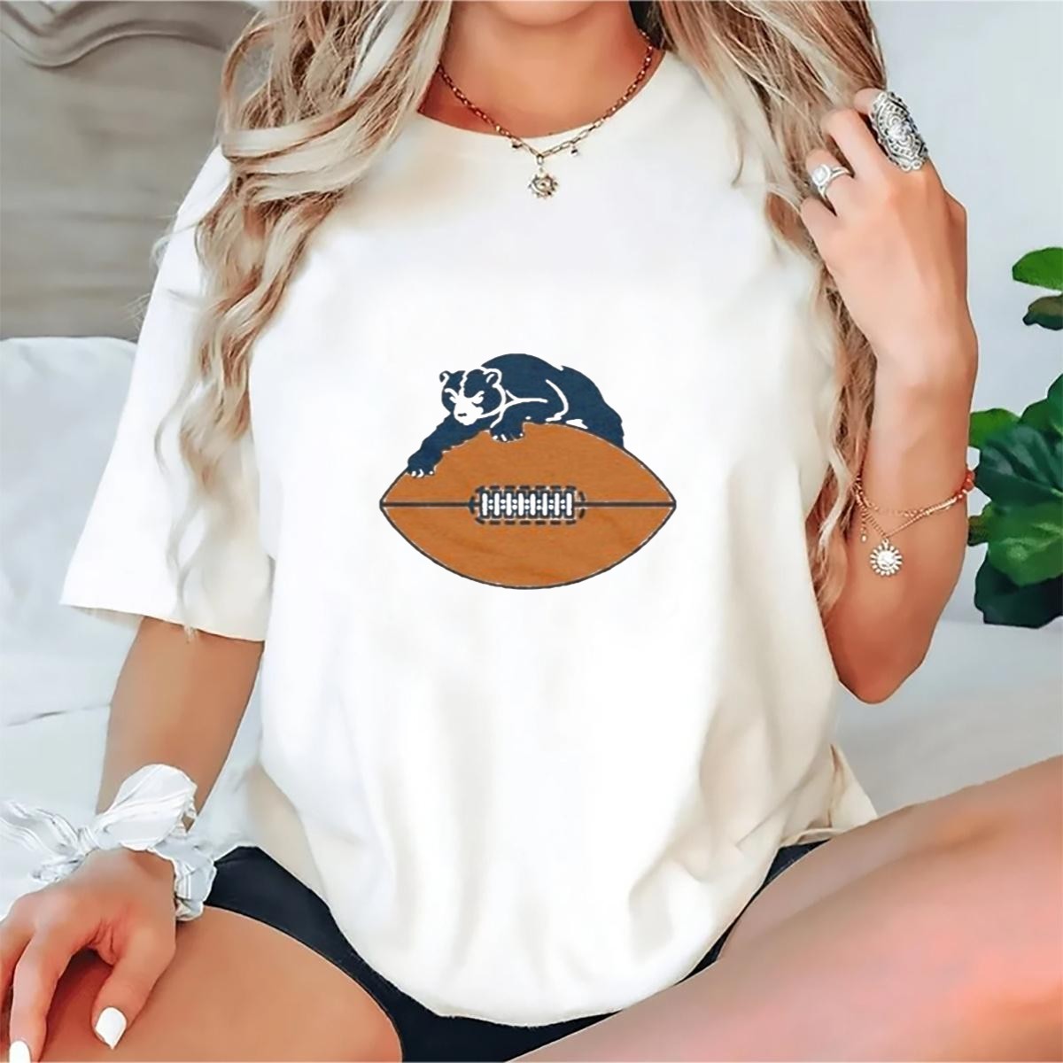 Chicago-Bears-Vintage-Bear-And-Football-Logo-1946-T-Shirt-1_t-shirt-1_2