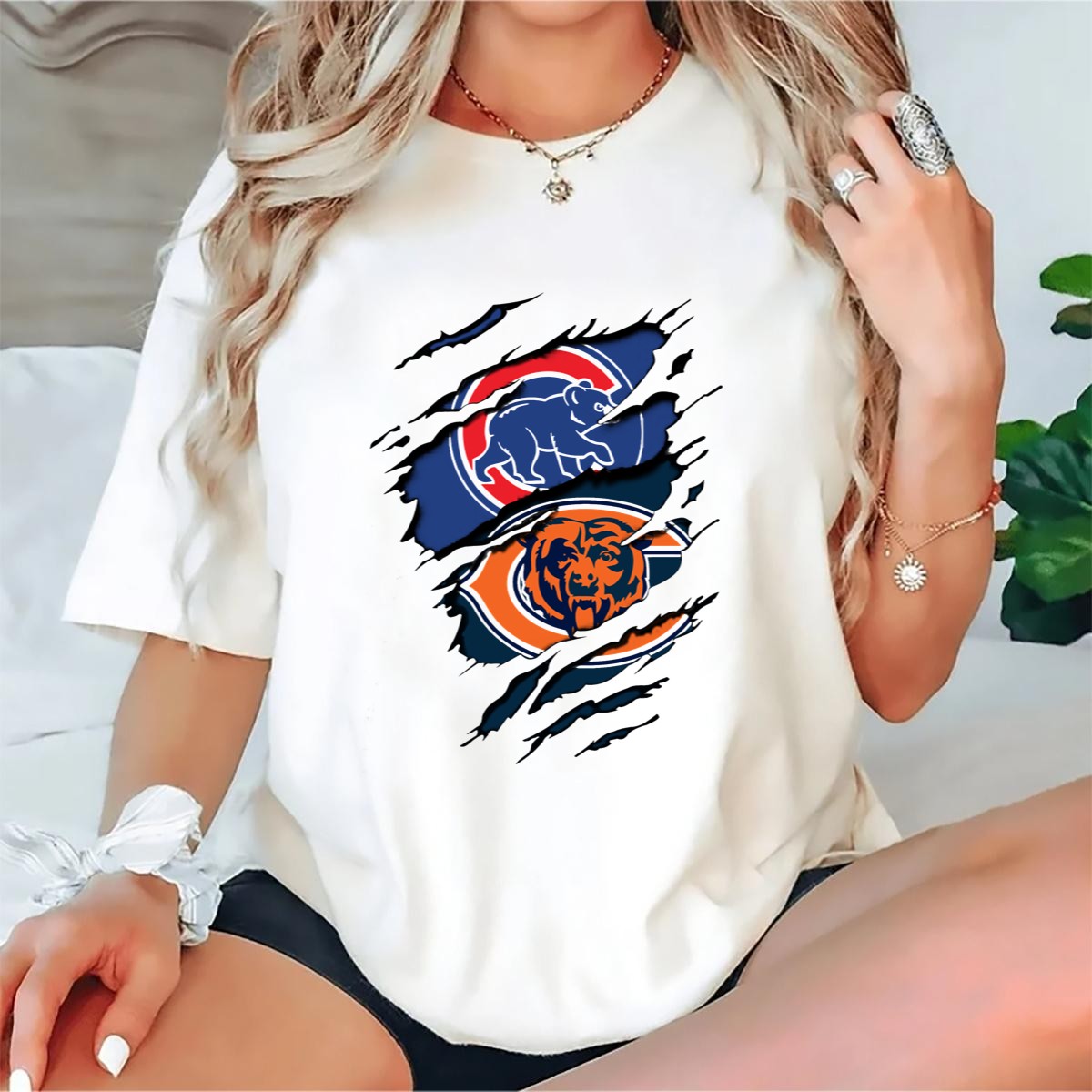 Chicago-Cubs-And-Chicago-Bears-Logos-Collision-T-Shirt-1_t-shirt-1_2