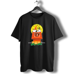 Cincinnati Bengals Snoopy And Woodstock Halloween Moon With Pumpkins And Witch Hat T-Shirt