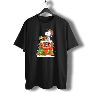 Cincinnati Bengals Snoopy Christmas Tree Chimney Woodstock Holiday T-Shirt