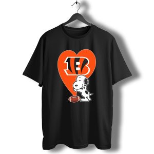 Cincinnati Bengals Snoopy Heart Football Hug T-Shirt