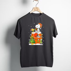 Cleveland Browns Snoopy Christmas Stockings And Tree T-Shirt