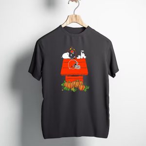 Cleveland Browns Snoopy Pumpkin Halloween Football Doghouse T-Shirt
