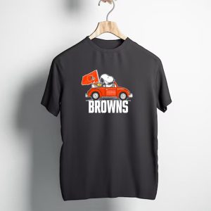 Cleveland Browns Snoopy Woodstock Driving Car with Flag T-Shirt