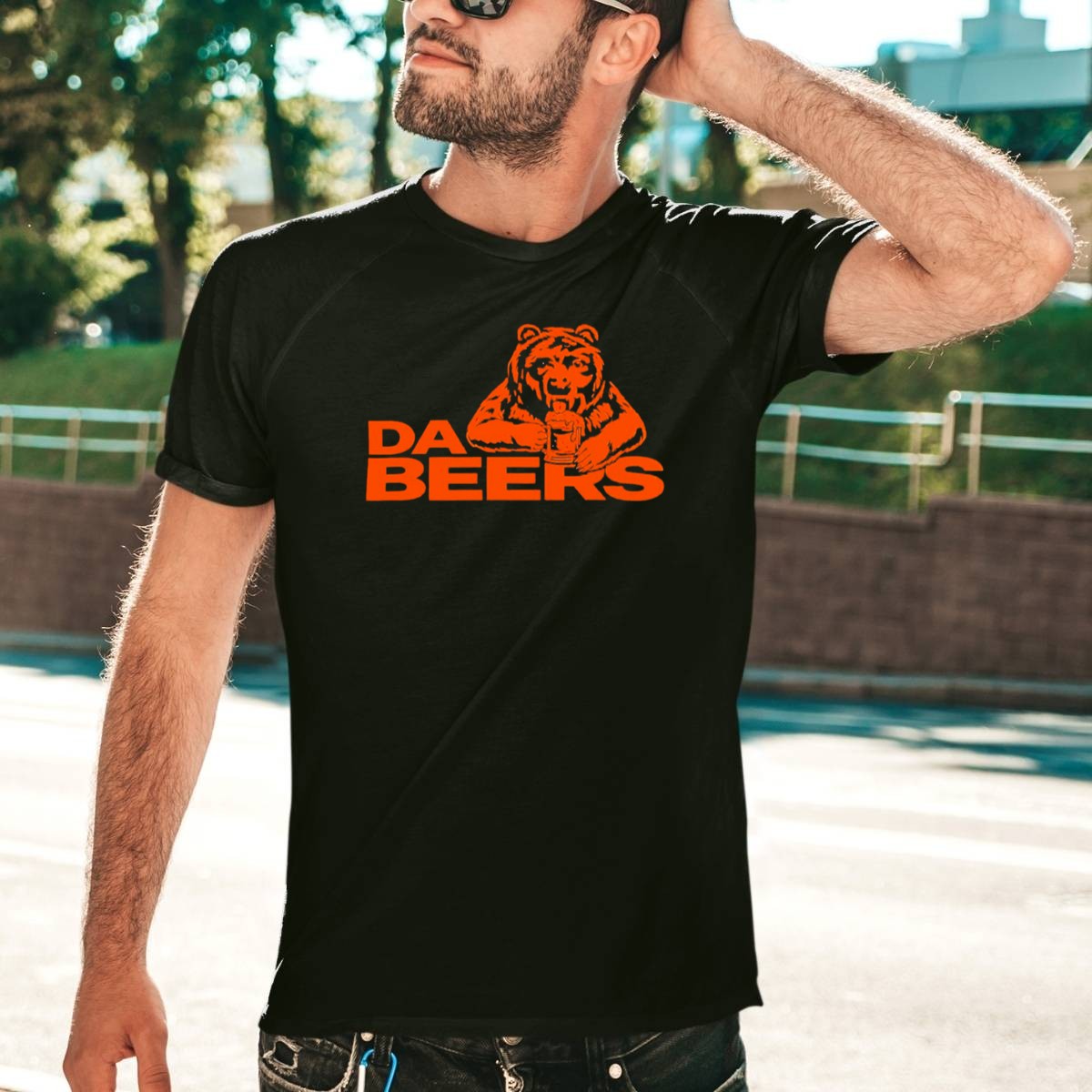Da-Beers-Chicago-Bears-Football-Beer-Drinking-Bear-T-Shirt-1_t-shirt-4_5
