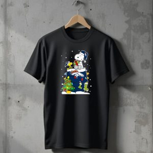 Denver Broncos Christmas Snoopy Woodstock Presents Snowflakes Fan T-Shirt