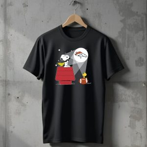 Denver Broncos Snoopy And Woodstock Football Night Scene T-Shirt