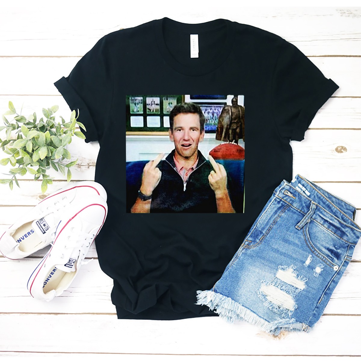 Eli-Manning-Middle-Fingers-Monday-Night-Football-T-Shirt_t-shirt-2_3