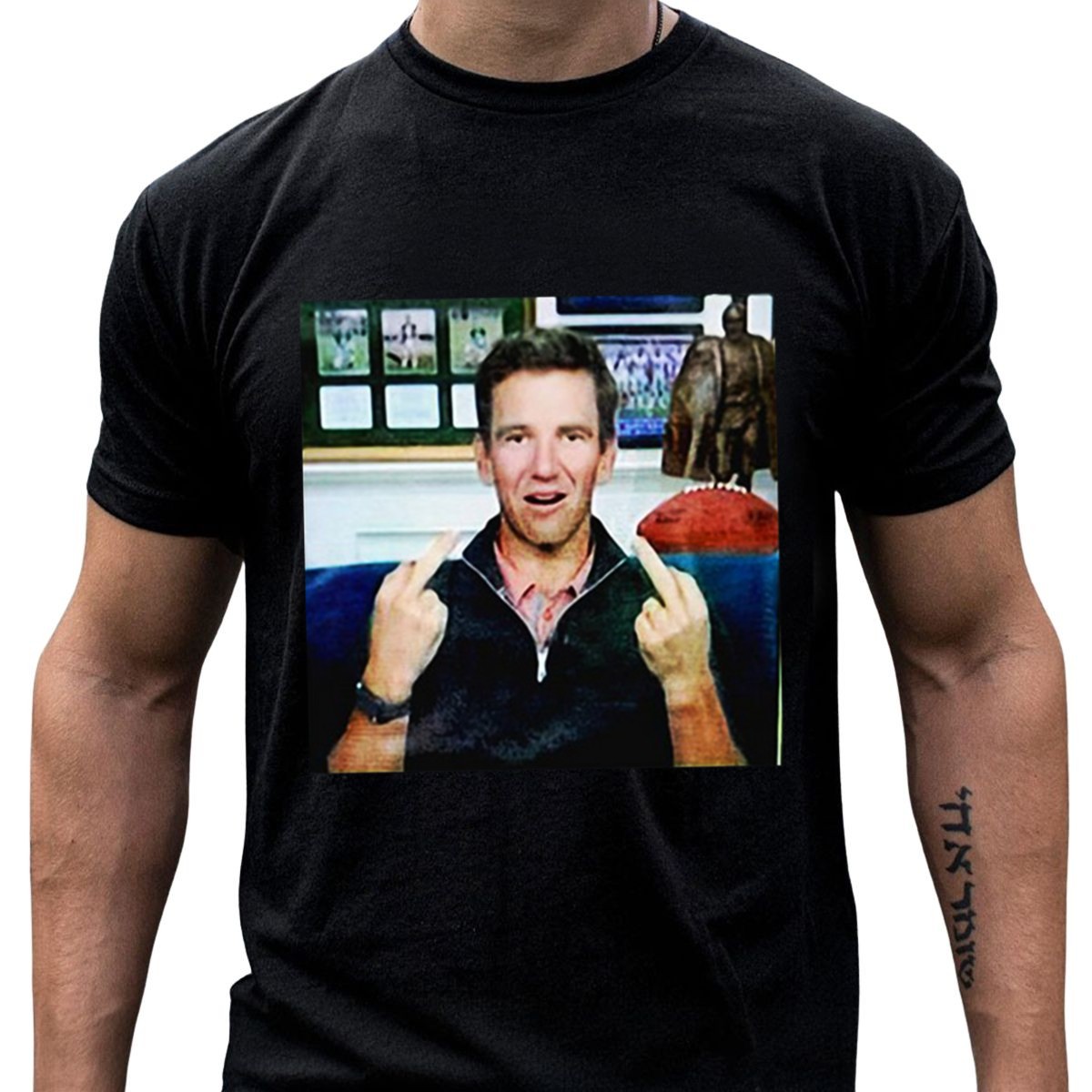 Eli-Manning-Middle-Fingers-Monday-Night-Football-T-Shirt_t-shirt-4_5