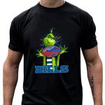 Grinch-Holding-Buffalo-Bills-Football-T-Shirt-1_t-shirt-4_5