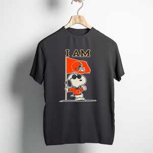 I Am Cleveland Browns Snoopy Football Flag T-Shirt