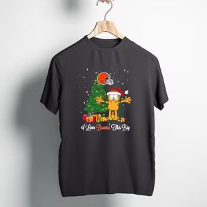 I Love Browns This Big Garfield Christmas Tree and Cleveland Browns Helmet T-Shirt