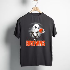 Jack Skellington Holding Cleveland Browns Helmet Halloween Moon T-Shirt