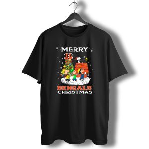 Merry Cincinnati Bengals Christmas Snoopy Woodstock Charlie Brown Linus Lucy T-Shirt