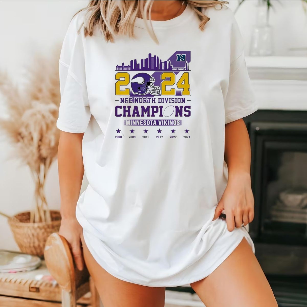 Minnesota-Vikings-2024-Nfc-North-Division-Champions-Skyline-Helmet-T-Shirt-1_t-shirt-1_2