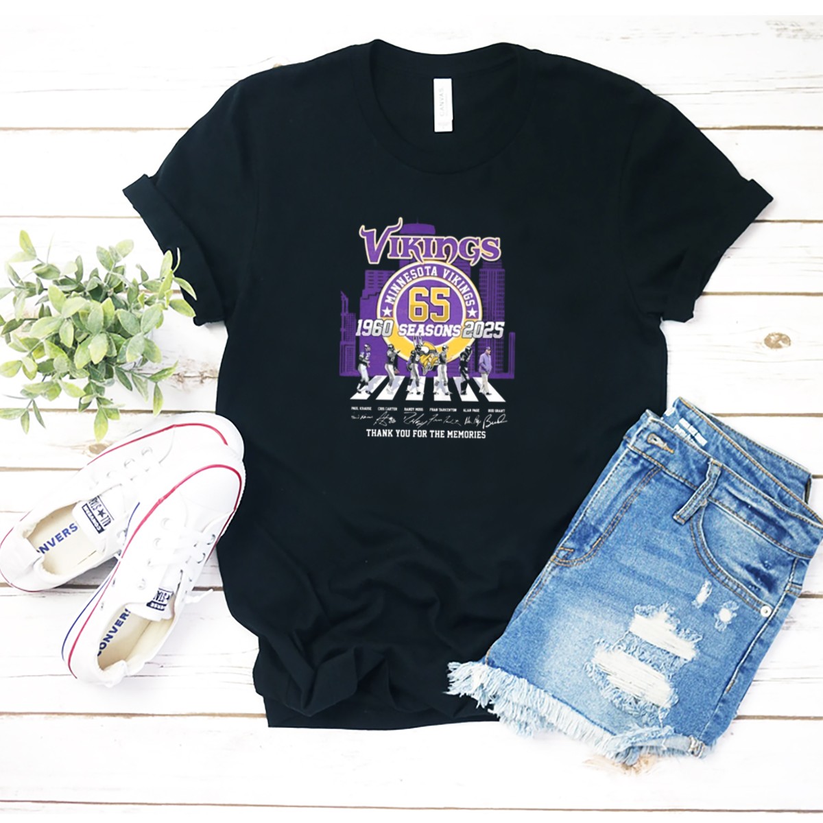 Minnesota-Vikings-65-Seasons-1960-2025-Thank-You-For-The-Memories-Signatures-T-Shirt-1_t-shirt-2_3
