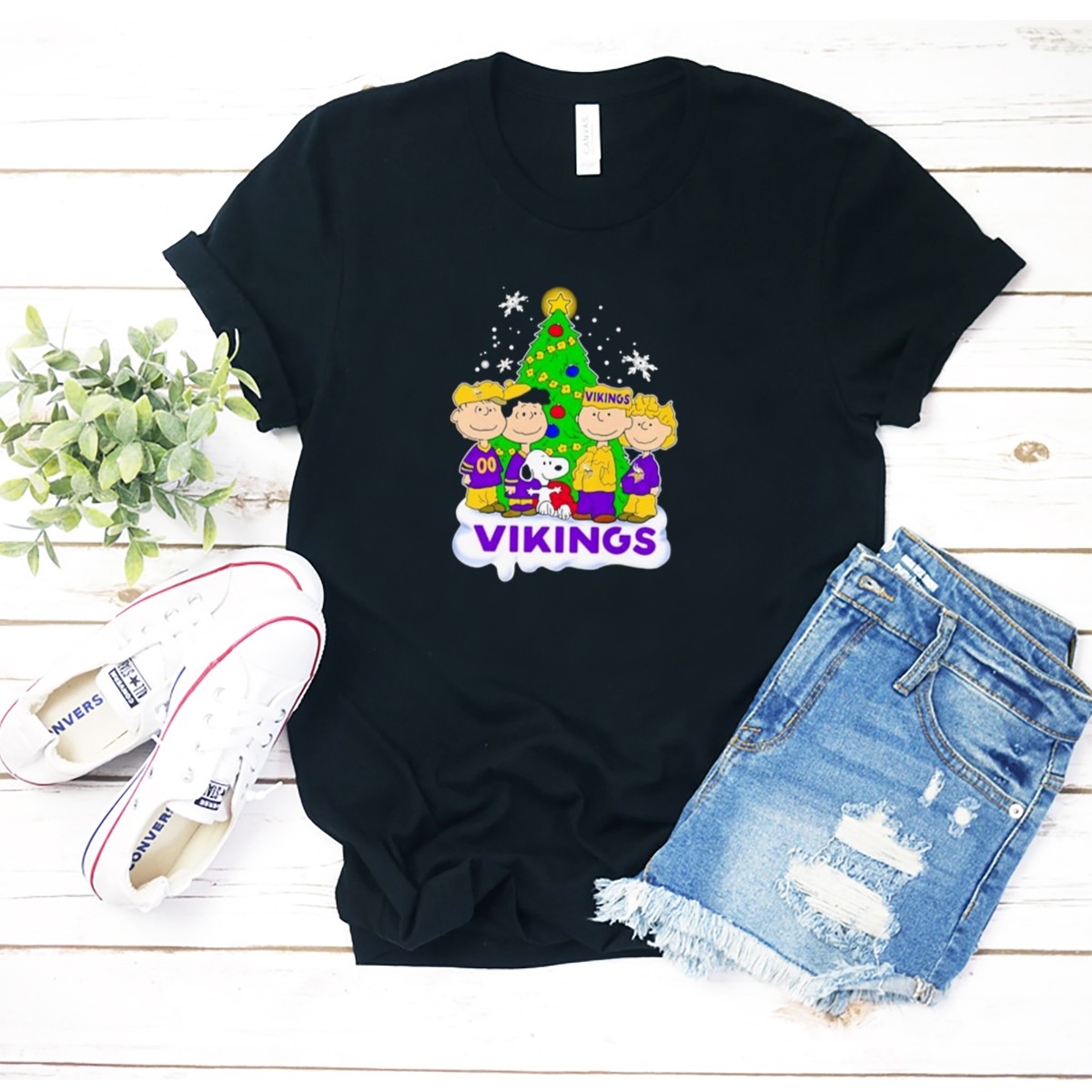 Minnesota-Vikings-Peanuts-Characters-Christmas-Tree-T-Shirt-1_t-shirt-2_3