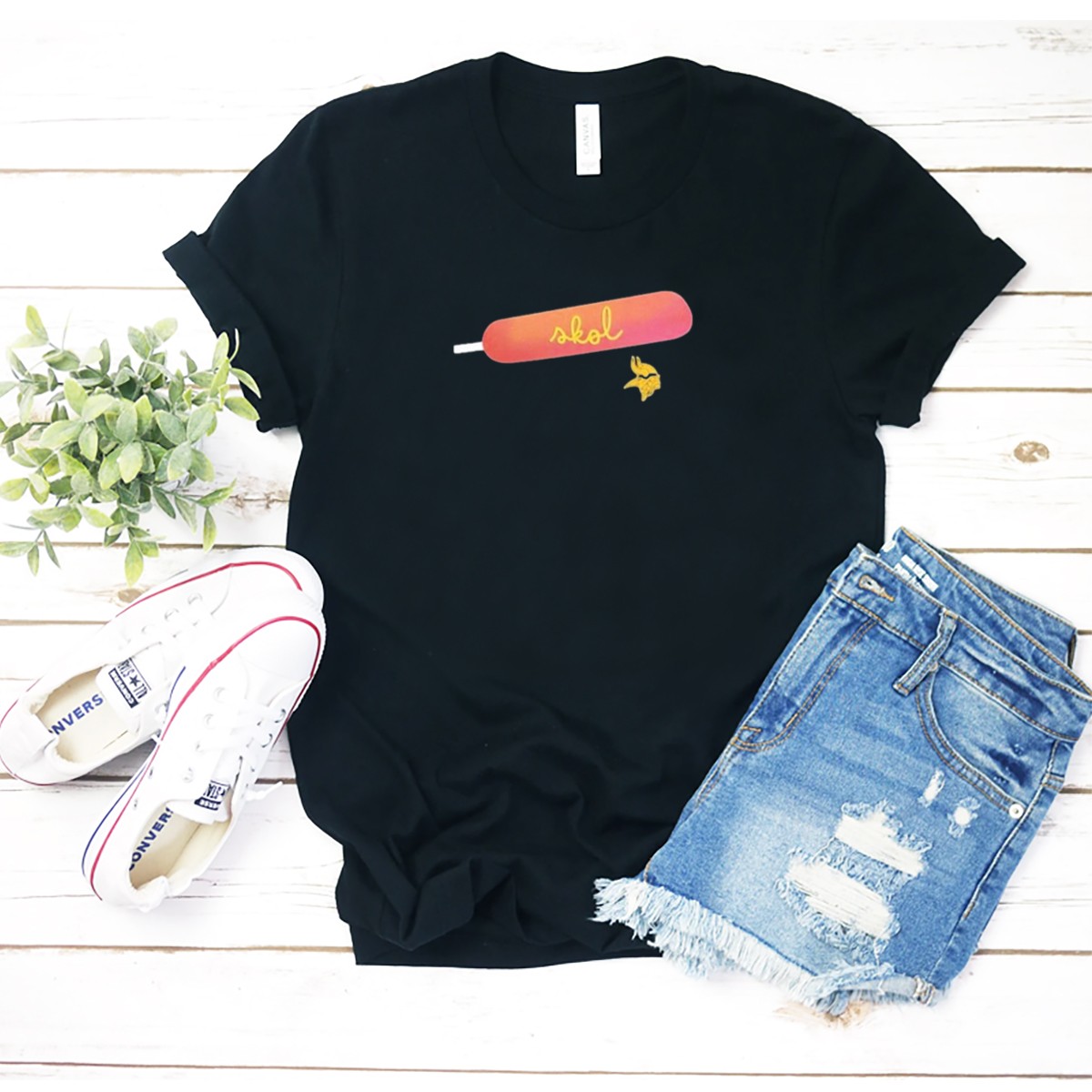 Minnesota-Vikings-Skol-Hotdog-With-Team-T-Shirt-1_t-shirt-2_3
