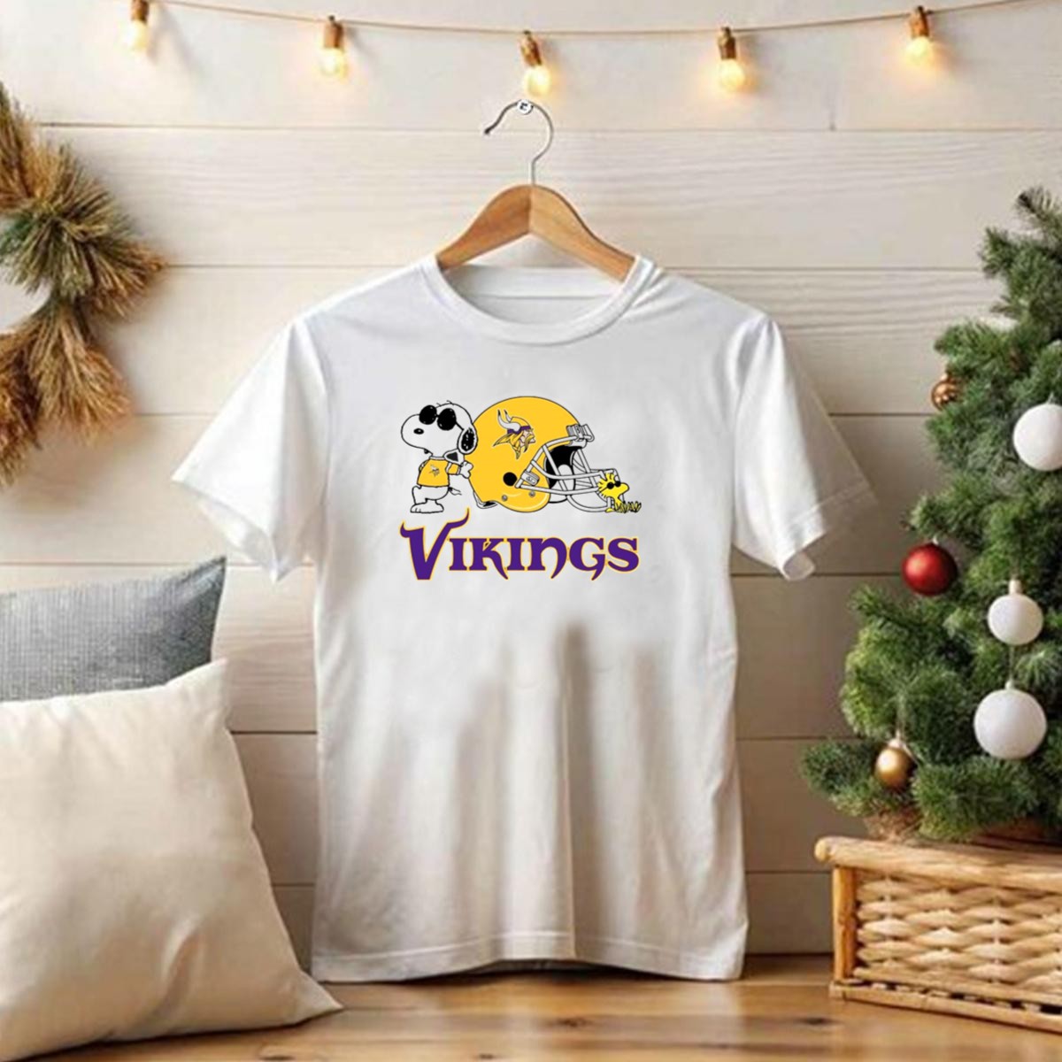 Minnesota-Vikings-Snoopy-Woodstock-Helmet-T-Shirt-1_t-shirt-4_5
