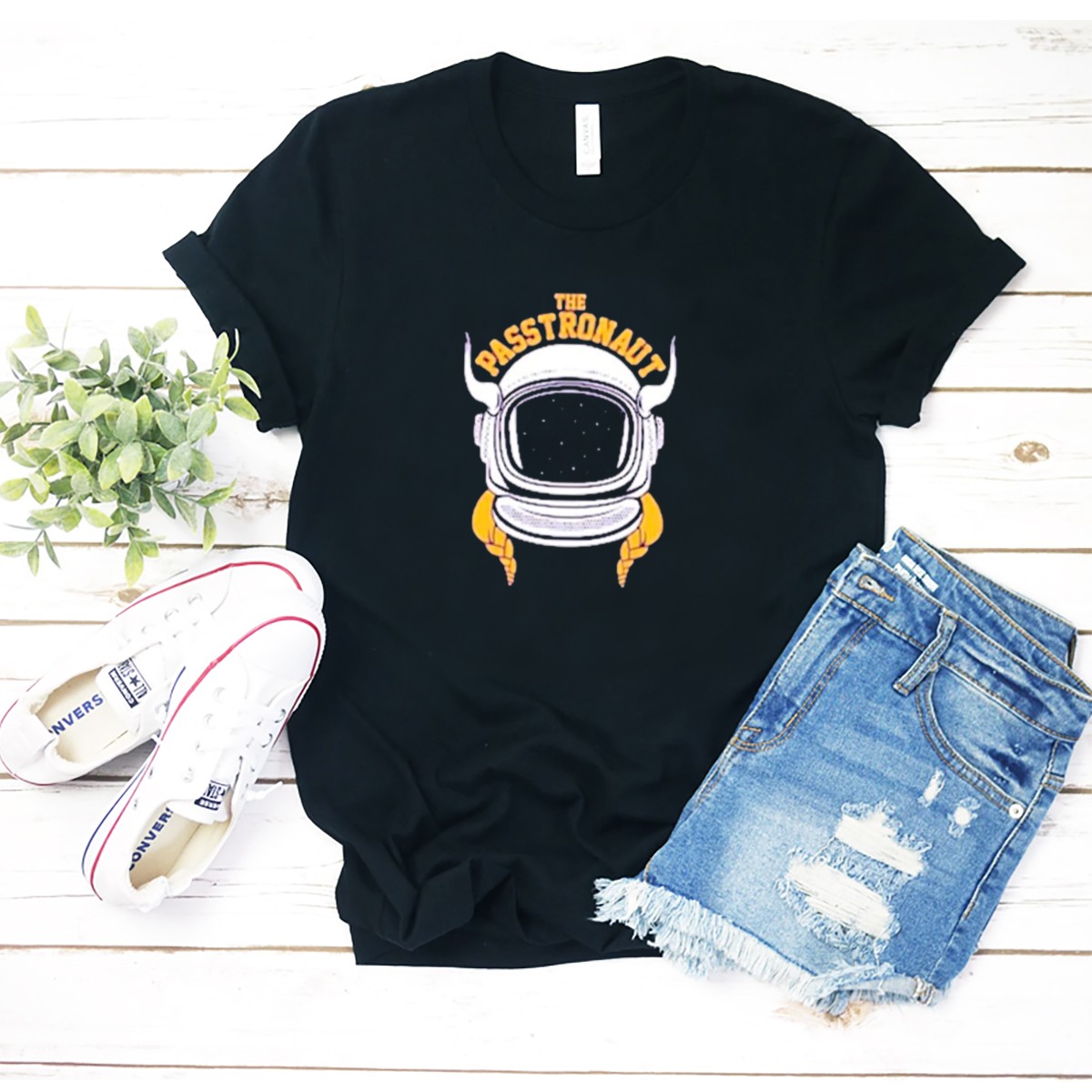 Minnesota-Vikings-The-Passtronaut-Astronaut-Helmet-With-Viking-Horns-T-Shirt-1_t-shirt-2_3