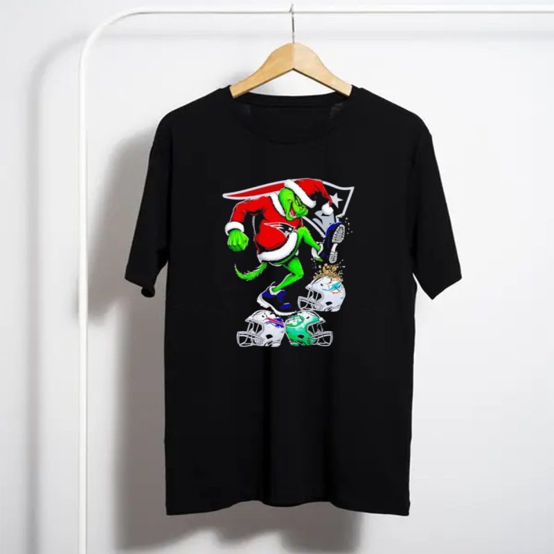 New England Patriots Santa Grinch Stomp On Nfl Team Helmets Funny Christmas T Shirt T Shirt 1