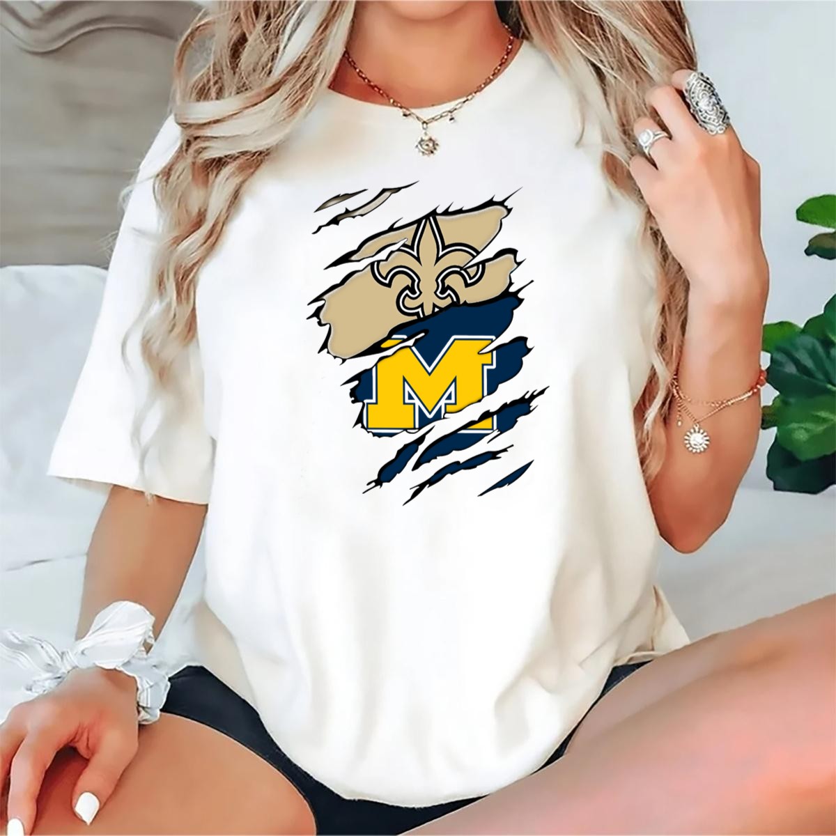 New-Orleans-Saints-Fleur-De-Lis-And-Michigan-Wolverines-M-Logo-Ripped-T-Shirt-1_t-shirt-2_3
