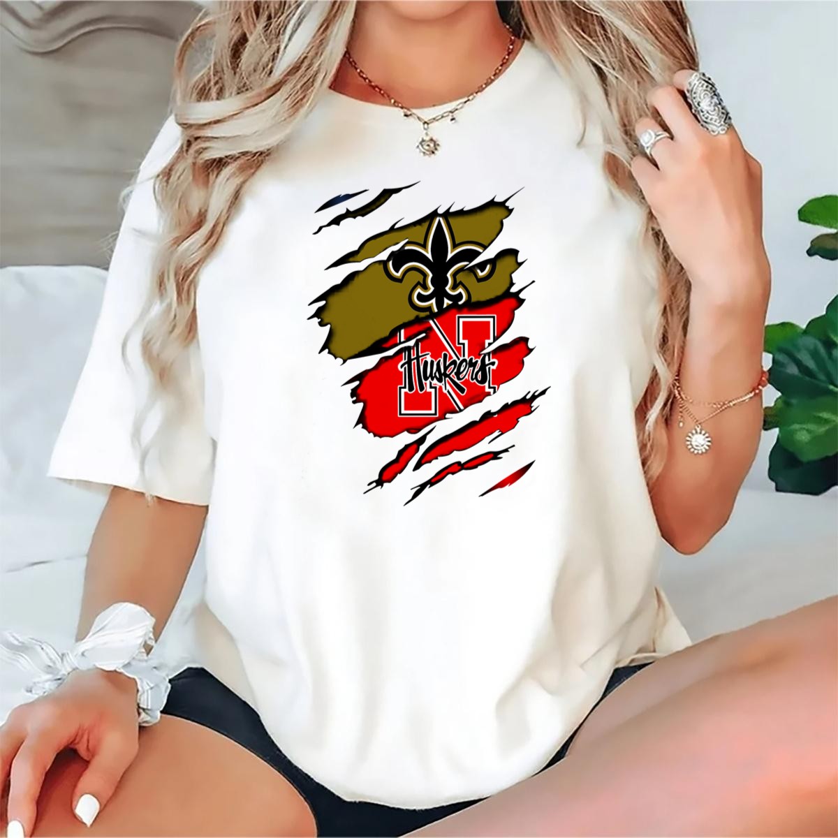 New-Orleans-Saints-Nebraska-Huskers-Claw-Marks-T-Shirt-1_t-shirt-2_3