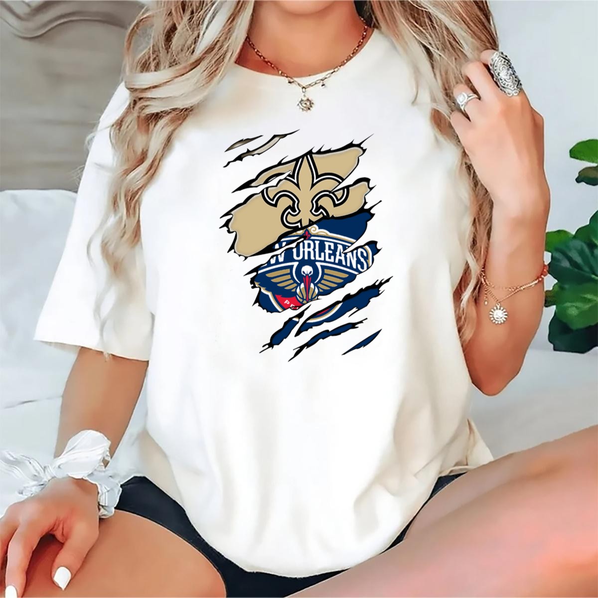 New-Orleans-Saints-Pelicans-Fleur-De-Lis-Rip-T-Shirt-1_t-shirt-2_3