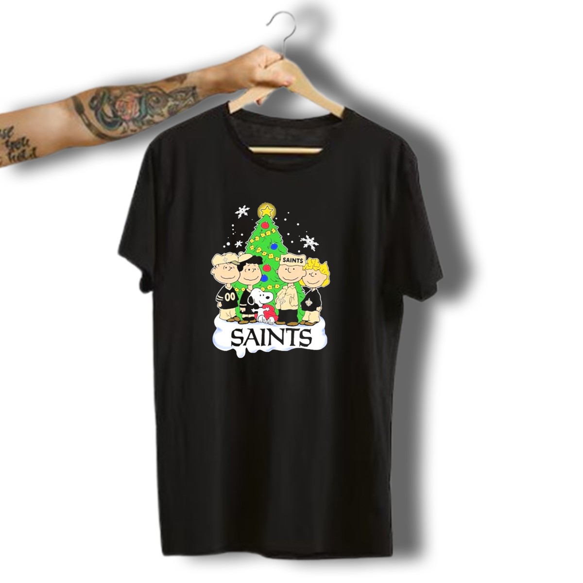 New-Orleans-Saints-Snoopy-Christmas-Tree-Peanuts-Characters-Snowflakes-T-Shirt-1_t-shirt-3_4