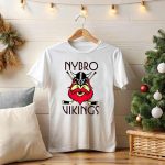 Nybro-Vikings-Hockey-Red-Viking-Head-With-Crossed-Hockey-Sticks-T-Shirt-1_t-shirt-4_5