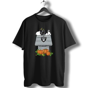 Oakland Raiders Snoopy Doghouse With Helmet And Pumpkins T-Shirt