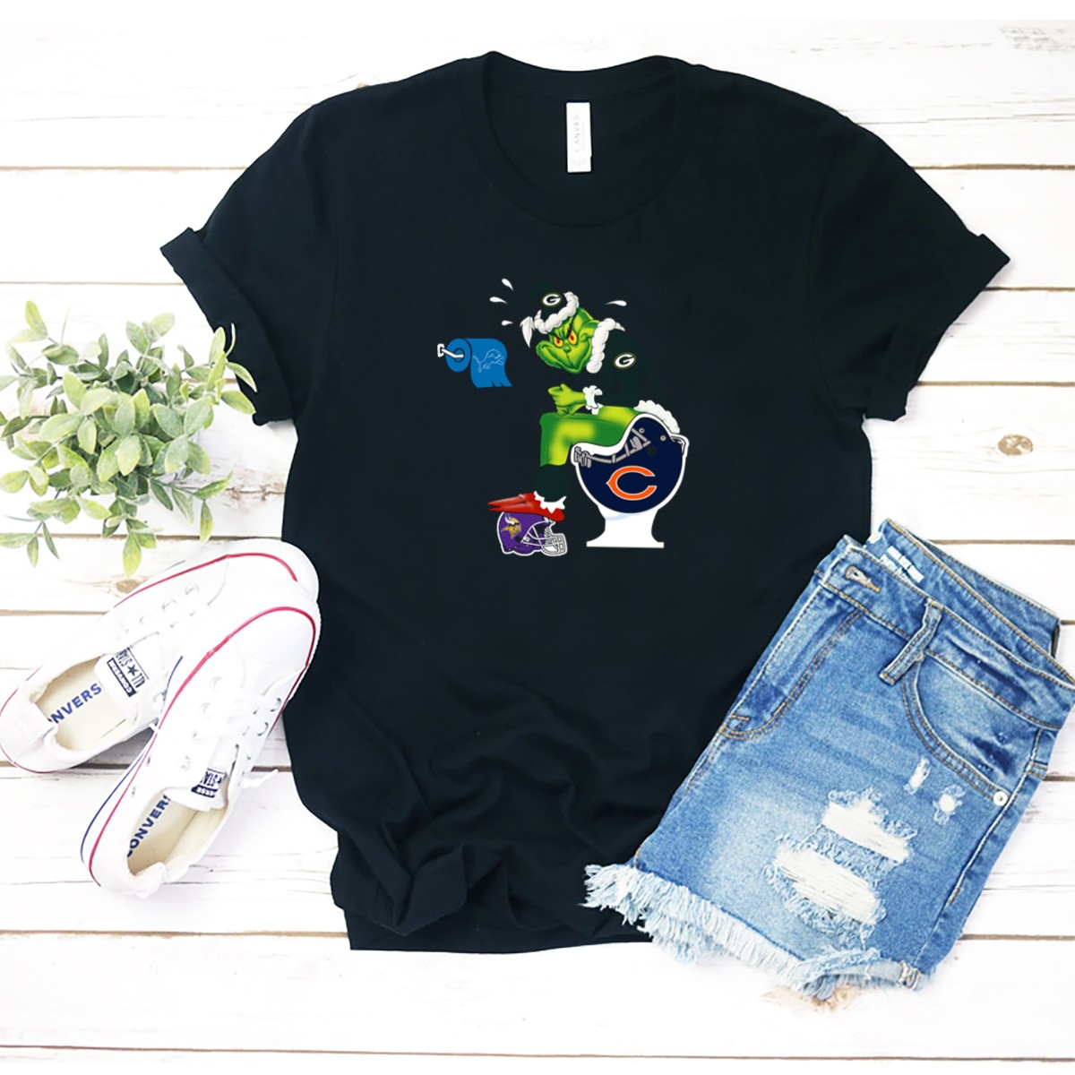 Packers-Grinch-Sitting-On-Bears-Toilet-Using-Lions-Paper-With-Vikings-Helmet-Shoes-T-Shirt-1_t-shirt-2_3