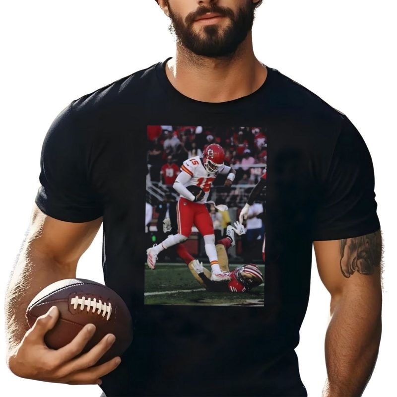 Patrick Mahomes Kansas City Chiefs Vs San Francisco 49Ers Football Action T Shirt T Shirt 1