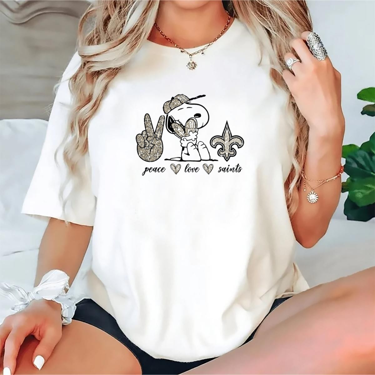 Peace-Love-Snoopy-Fleur-De-Lis-Saints-T-Shirt-1_t-shirt-2_3