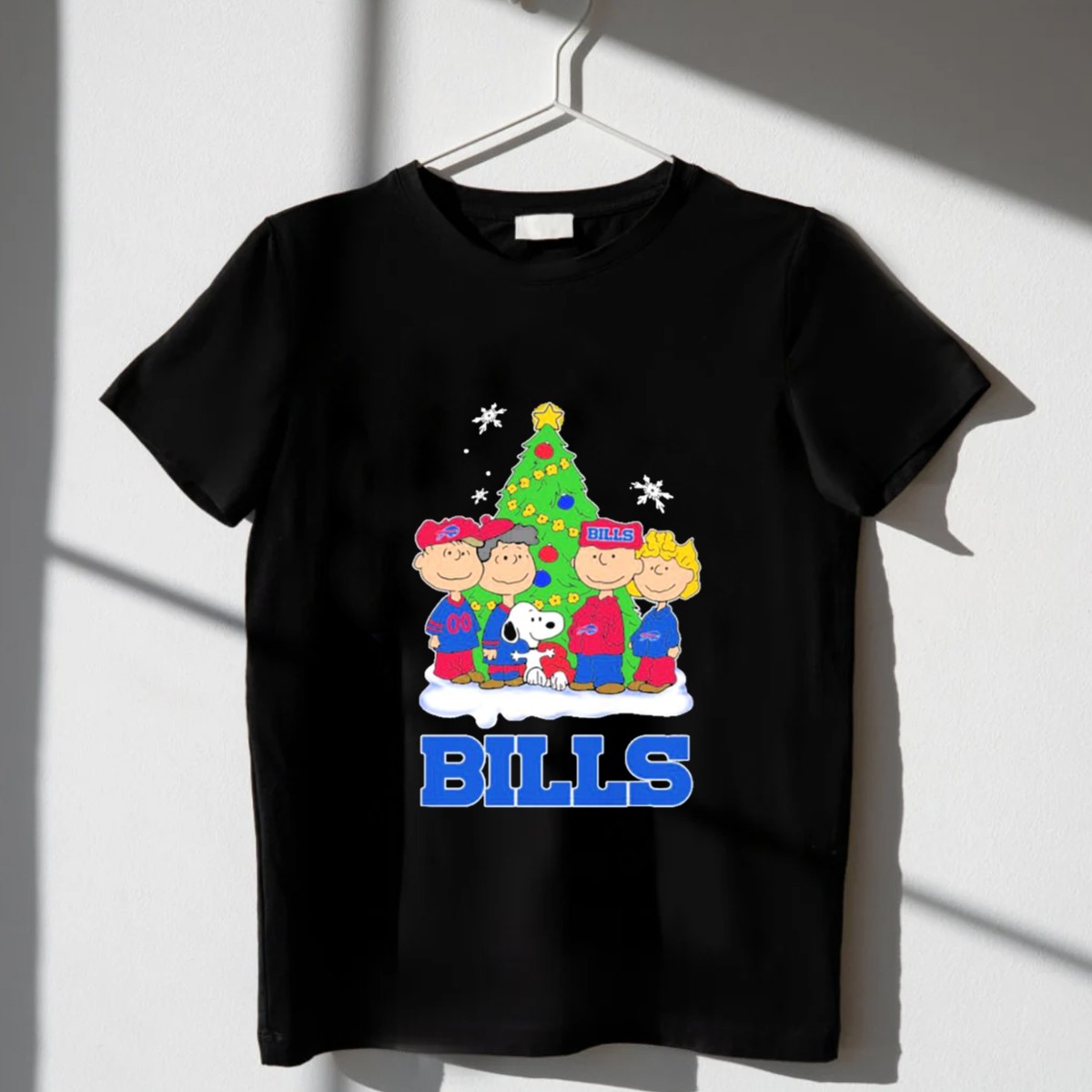 Peanuts-Characters-With-Buffalo-Bills-Christmas-Tree-And-Snowflakes-T-Shirt-1_t-shirt-3_4
