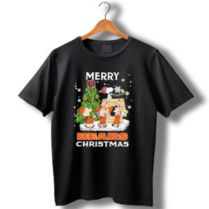 Peanuts Christmas Chicago Bears Merry Holiday Scene T Shirt