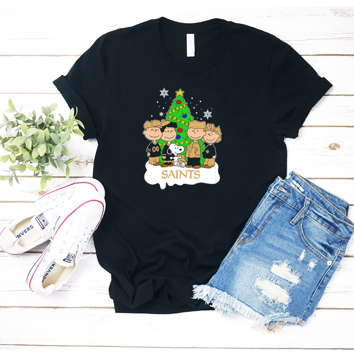 Peanuts-Christmas-New-Orleans-Saints-Characters-With-Tree-T-Shirt-1_t-shirt-2_3
