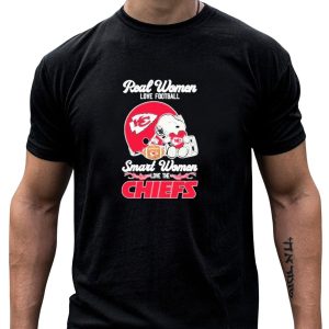 Real Women Love Football Smart Women Love The Kansas City Chiefs Snoopy Chiefs Love T-Shirt